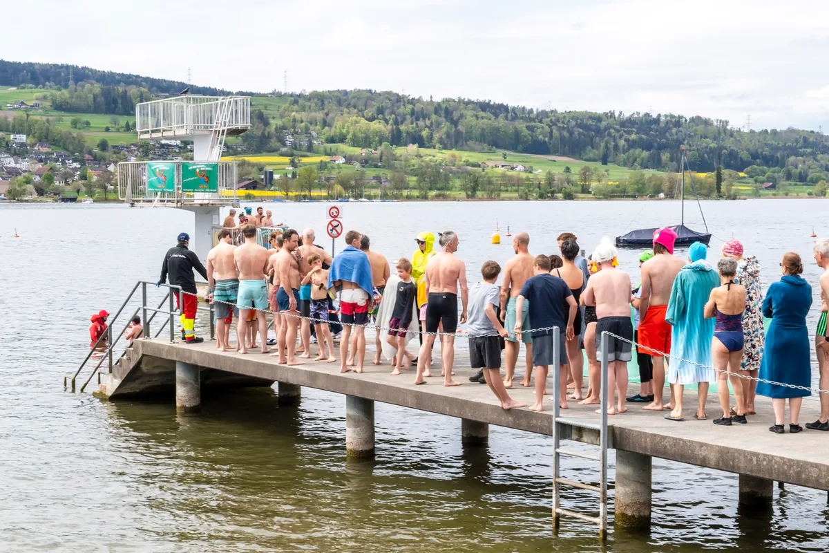 Eine lange Warteschlange.
